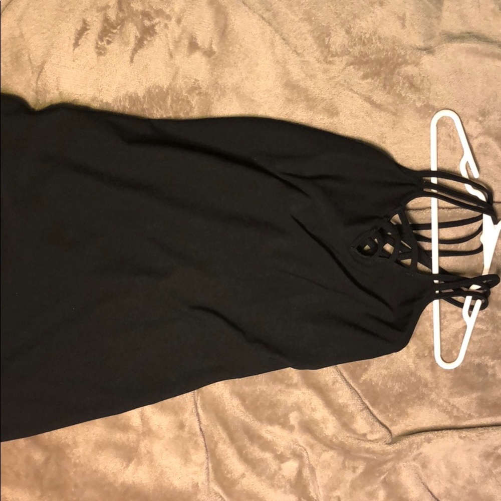 Crossed black tank top